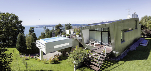 <p>
</p>

<p>
Dauerhafte Roofinox-Gebäudehülle: Dieses Einfamilienhaus wurde 1999 am Pfenderhangbei Bregenz am Bodensee gebaut und erst 17 Jahre später (!) fotografiert
</p> - © Foto: Roofinox

