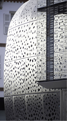 



Gelochter Edelstahl von Aperam macht am Rathaus in Illkirch eine gute Figur
