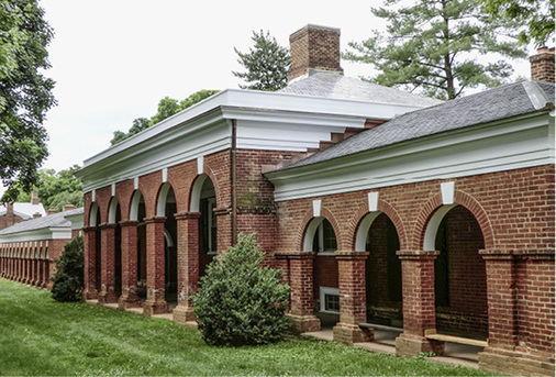 



Denkmalschutz: Die University of Virginia (USA) wurde 1829 gegründet und 2014 mit kleinformatigen Schindeln aus Roofinox-Zinn saniert
