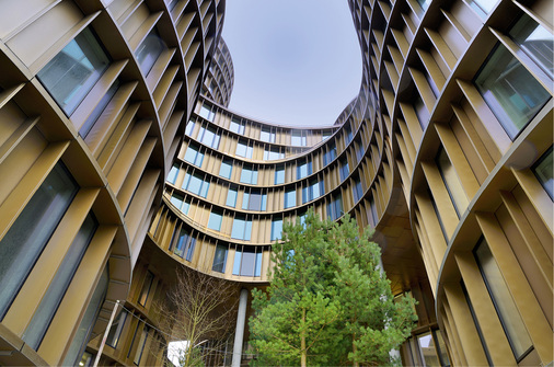 
Die geschwungenen Fassaden erfüllen die Anforderungen der dänischen Niedrigenergieklasse 
