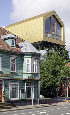 
Güldener Glanz: Der Architekt wählte für die Konstruktion des Daches eine Kalzip-Stehfalzdeckung in Medium Gold G30
