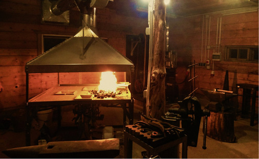 
Gemütlich, aber schweißtreibend: Blick in die Schmiede
