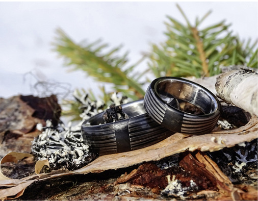 
Was so geschmiedet wird, hält ewig: Eheringe aus Stahl 
