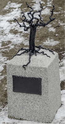 
Geschmiedeter Grabschmuck widersteht der Vergänglichkeit
