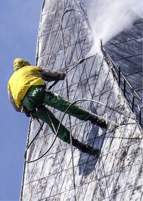 



Die Reinigung von hohen Fassaden oder Kirchturm-dächern ist eher eine Aufgabe für Industriekletterer ... ... einfacher geht es bei kleinen und mittleren Höhen mit dem Stangensystem qleen von der Lehmann KG
