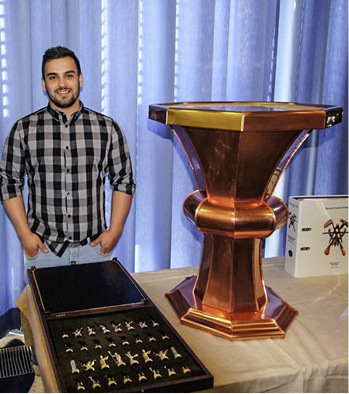 Daniel Monteiro-Moreira und sein Schachbrett
