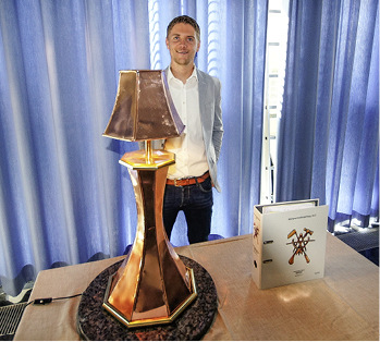Sebastian Schröpfer baute eine Tischleuchte aus Kupfer
