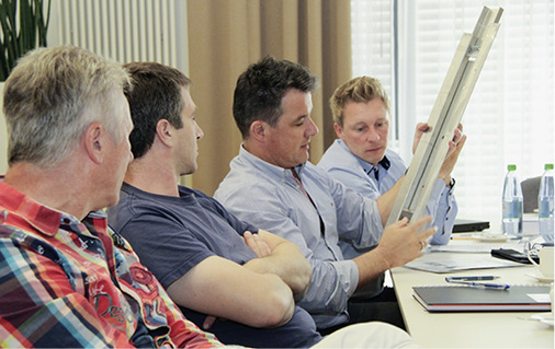 
Inaugenscheinnahme einer verstellbaren Fassadenunterkonstruktion 
