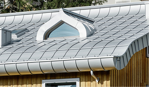 
Ein Hauch von Orient in der Schweizer Bergwelt: Die Form der Dachgauben erinnert an einen indischen Tempel
