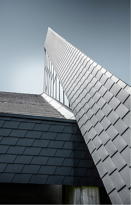 



Die kleinformatige Schindelstruktur kommt auch bei weniger großen Teilflächen zur Geltung
