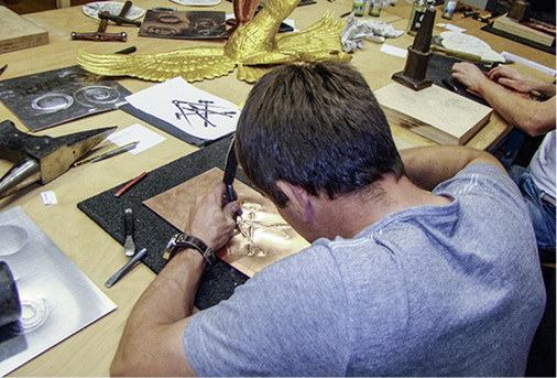 



Ein Klempnerwappen entsteht
