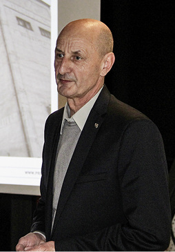 



Dr. Konrad Hanf (Prefa) informiert über spezielle Dienstleistungen
