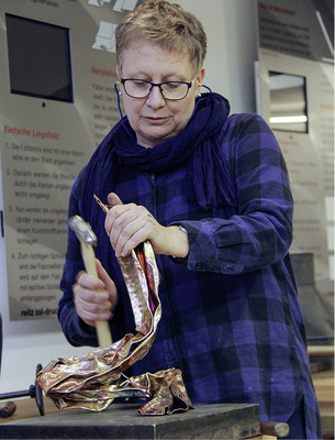
Workshopleiterin Manuela Geugelin 



