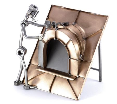 
Der 17 cm große Miniaturspengler auf dem Dach ist im Internet zu bestellen



