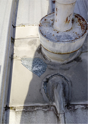 
UV-Belastung und/oder Weichmacherverflüchtigung führten im Laufe der Zeit zu deutlichen Rostschäden



