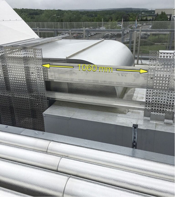 <p>
</p>

<p>
Lückenschluss: Die Barriere aus gestanzten Aluminiumprofilen rund um die Gebäudetechnik auf dem Dach erfüllt Blitzschutzfunktion
</p> - © Ferisol

