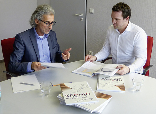 
Hannes Gayer und Patrick Würzinger sind stolz auf den neuen Krehle-Gesamtkatalog



