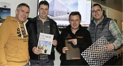 
Im papierlosen Büro von Michael Kirchen (3. v. l) ist BAUMETALL das einzige Papier



