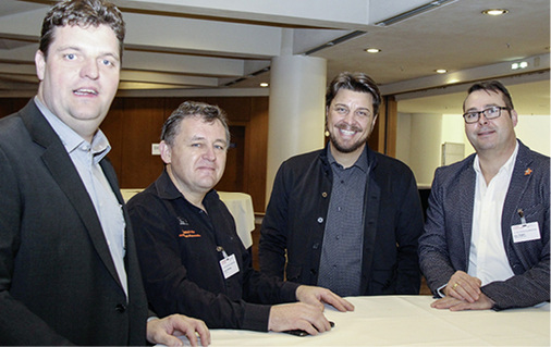 
Klempnertag: Das UNSER BETRIEB/EUER BETRIEB-Trio mit Thomas Neger (3. v. l.) 



