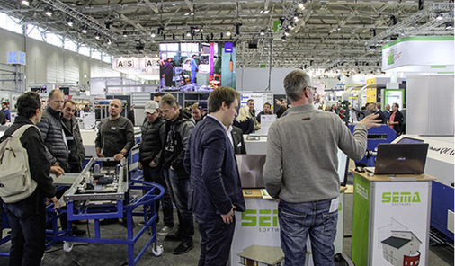 
Großes Interesse am Messestand von Schlebach



