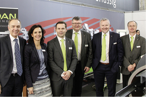 <p>
</p>

<p>
Renato und Angelika Romagna (Forstner), Peter Tafazoli (CEO Cidan), Hans-Ole Holm (Verkaufsleiter Cidan), Thomas Gürtler und Markus Böhler (beide Forstner)
</p> - © BAUMETALL

