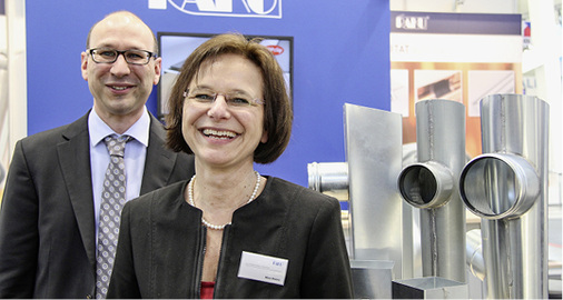 



Neuheiten der Raku-Fabrikate für Dach + Wand GmbH stellen Sascha Rakuljic und Mira Weinz gemeinsam vor 
