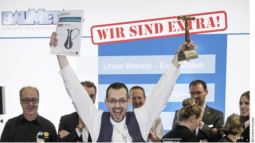 

1


Preisträger Steffen Schulze aus Ronneburg kann seinen Erfolg kaum fassen
