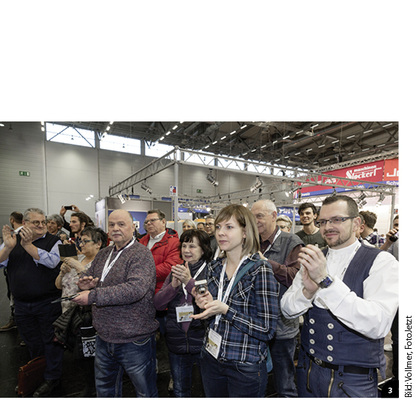 

3


Unter tosendem Applaus feierten die Zuschauer die Preisträger 
