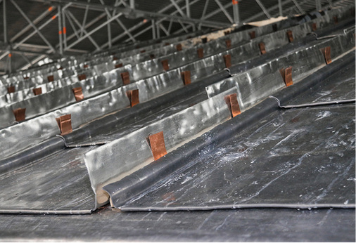 



Die zwei zu verbindenden Scharen werden gegeneinander aufgekantet 
