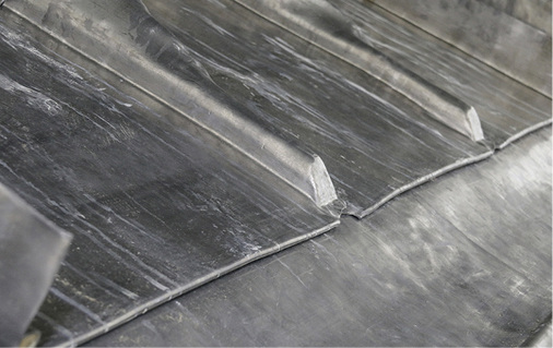 
Detailaufnahme der fertiggestellten Holzwulste … 



