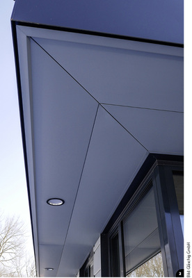 

2


Die Untersicht der Balkone mit Steckfalzpaneelen dient gleichzeitig als Hinterlüftungsebene der Fassade
