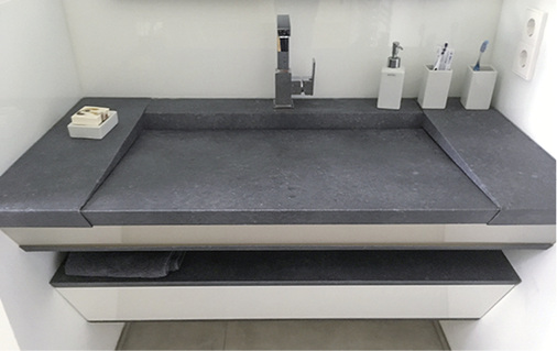 
Innenarchitektur aus Klempnerhand: Waschbecken aus P10-Material



