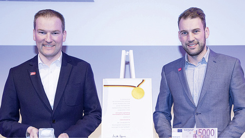 
Bastian und Simon Schlögl, Gründer von materialrest24.de, bei der Preisverleihung in München



