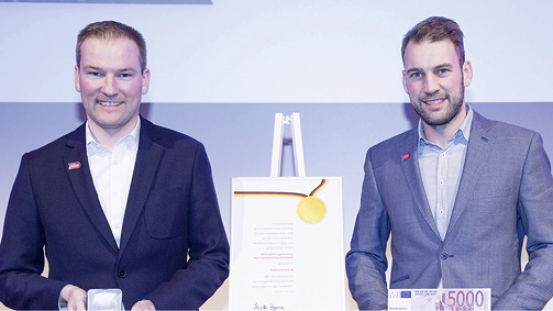 <p>
Bastian und Simon Schlögl, Gründer von materialrest24.de, bei der Preisverleihung in München
</p>

<p>
</p> - © HWK München&Oberbayern

