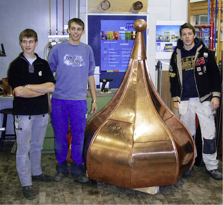 
… und mit der fertigen Zwiebel aus Kupfersegmenten



