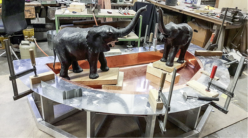 <p>
</p>

<p>
Die exakte Positionierung der Elefanten wurde in zig Testläufen festgelegt
</p> - © Lorenz Sporer GmbH

