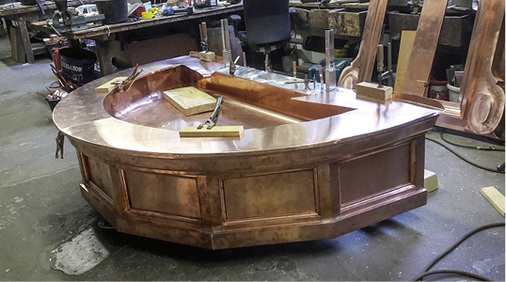 



Erst dann erfolgte die Fertigstellung des aufwendig gestalteten Brunnenbeckens
