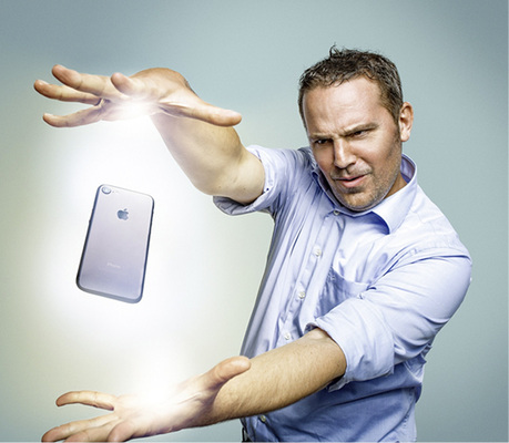 
Christian Bredlow zaubert auf seinen Vorträgen mit Smartphones



