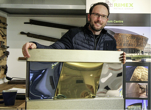 Michael Gökelmann mit seinem geradlinig angeordneten Rimex-Fassadenbild&nbsp;…
