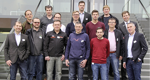 
13 Baumetaller mit ihren Gastgebern bei Trumpf in Ditzingen 
