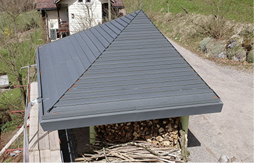 <p>
</p>

<p>
Carportdach, Firma Zeuch AG, GossauBenno Murbach, ZürichRheinzink PrePatina Schiefergrau
</p> - © VDSS

