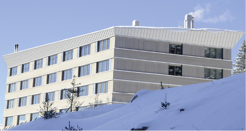 <p>
</p>

<p>
Neubau Hotel Säntis + Renovation Talstation, ARGE: Zeuch AG, Gossau, WAGA, Sirnach, Peter Diener, Ildhaus/Lichtensteig; Architekt Schällibaum AG, Wattwil; Roofinox Pearl 0,5 mm
</p> - © VDSS

