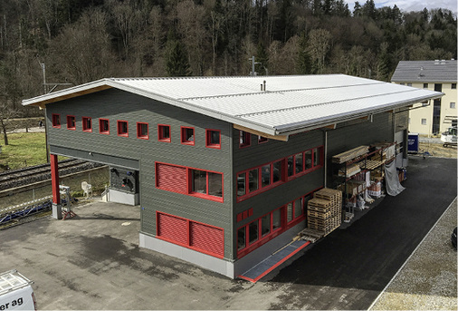 



Spenglerei-Gebäude; Ninger AG, Rikon; Architekt H.P. Keller, Oberstammheim; Rheinzink PrePatina Schiefergrau & Verbund- sowie PUR-Sandwichplatten
