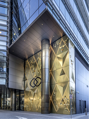 



Hotel-Fassade, Sydney, ARC Architectural Roofing & Wall Cladding, Sydney; FJMT Francis Jones Morehen Thorp Architects, Sydney; KME-Kupfer Tecu Gold

