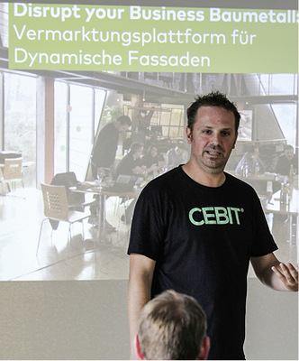 
Mit seinem Vortrag über Digitalisierung überrascht Christian Bredlow (

www.digitalmindset.de

) … 



