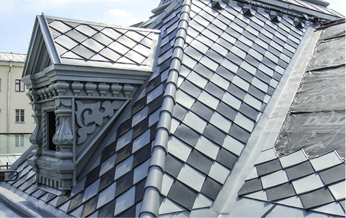 



Die Kombination von Rheinzink PrePatina blaugrau und schiefergrau ergibt ein Schachbrettmuster
