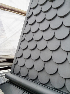 



… und nach Fertigstellung. Die Überdeckung ist doppelt wie bei klassischen Biberdeckungen 
