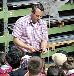 
Ein Hit für Groß und Klein: die Spenglerpfeife. Mirko Siegler erklärt, …



