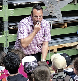 
… wie sie entsteht, und er beweist, dass sie richtig laut klingt



