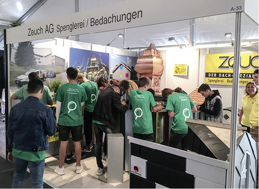 



Der perfekte Ort für Nachwuchswerbung: Auf der Gewerbeschau in Gossau zeigt die Zeuch AG alles, was zur Spengler- und Bedachungsbranche gehört
